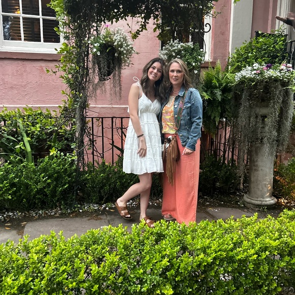 Meet your Posher, Heather - Picture 1 of 4